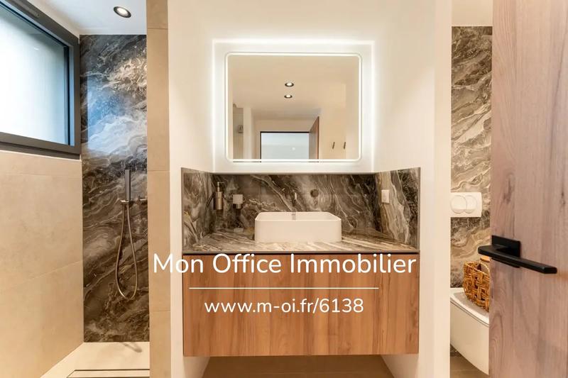 Propriété - 230 m² - 7 pièces