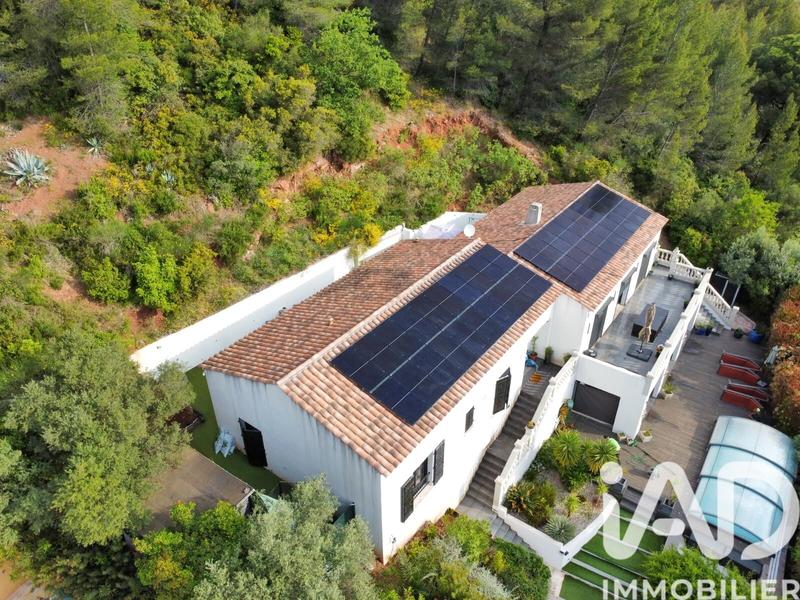 Maison - 237 m² - 7 pièces