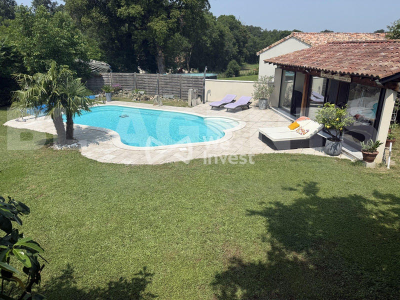 Maison - 269 m² - 9 pièces