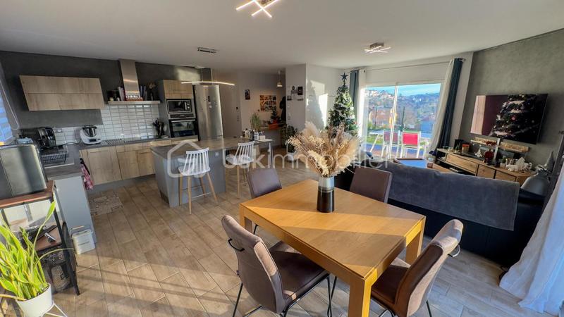 Maison - 95 m² - 5 pièces