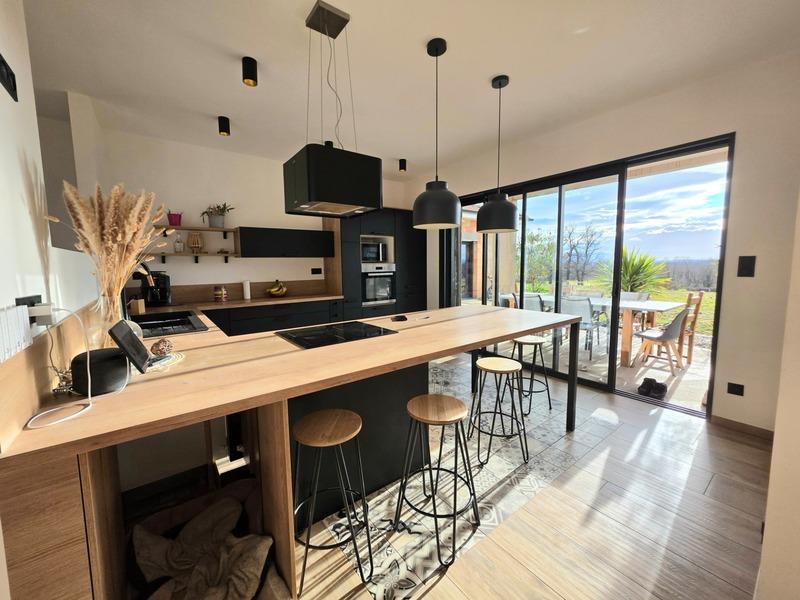 Maison - 167 m² - 6 pièces