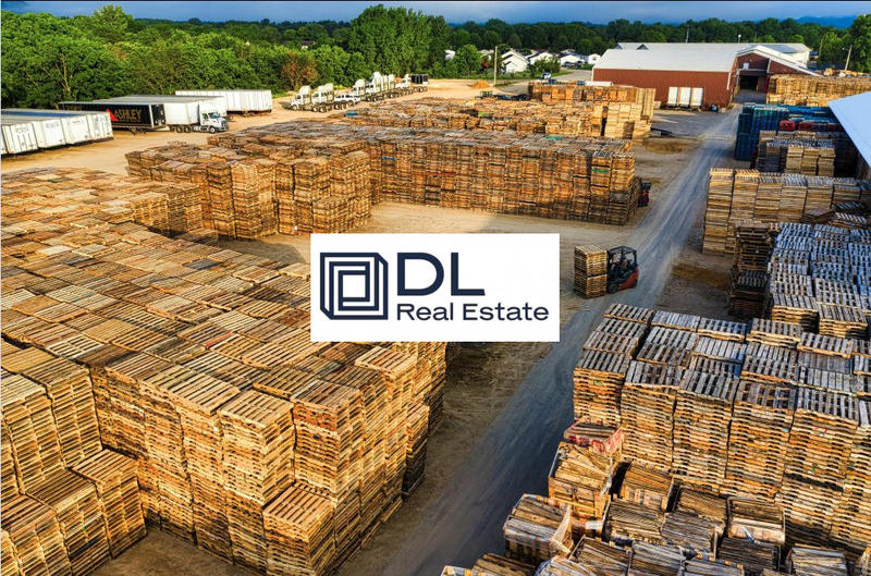 Terrain commercial - 1 700 m²