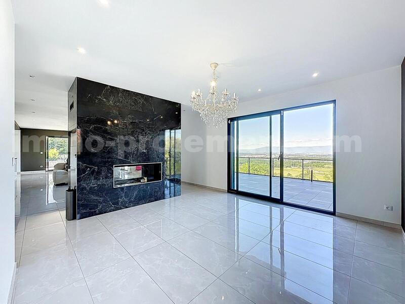 Maison - 280 m² - 8 pièces