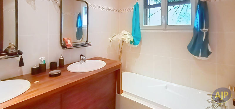 Maison - 185 m² - 5 pièces