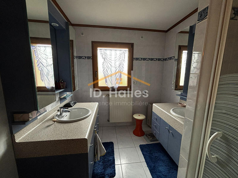 Maison - 245 m² - 10 pièces