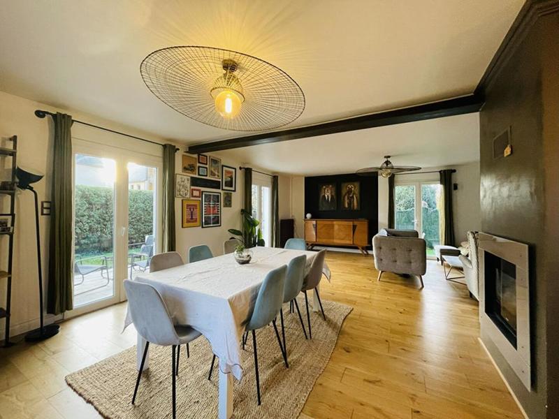 Propriété - 203 m² - 9 pièces