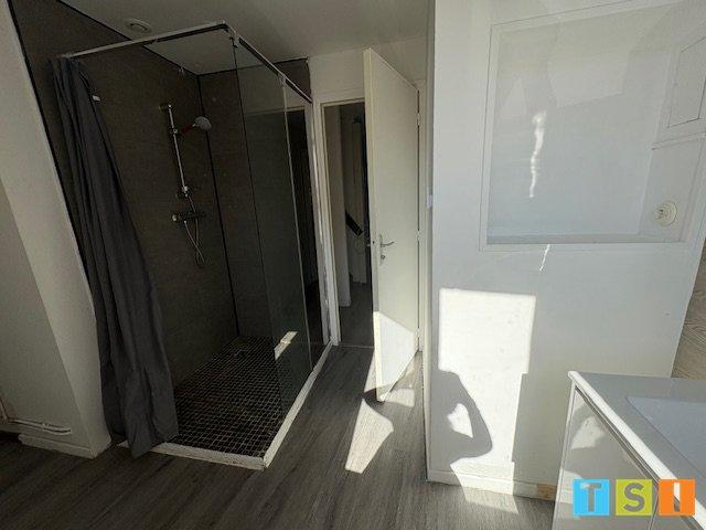 Maison - 99 m² - 5 pièces