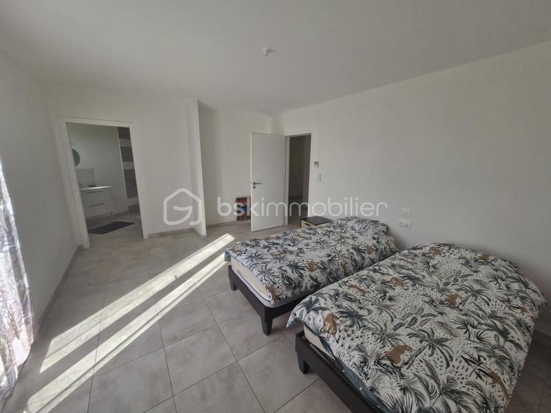 Maison traditionnelle - 325 m² - 7 pièces