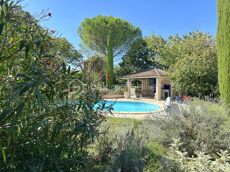 Maison - 240 m² - 7 pièces