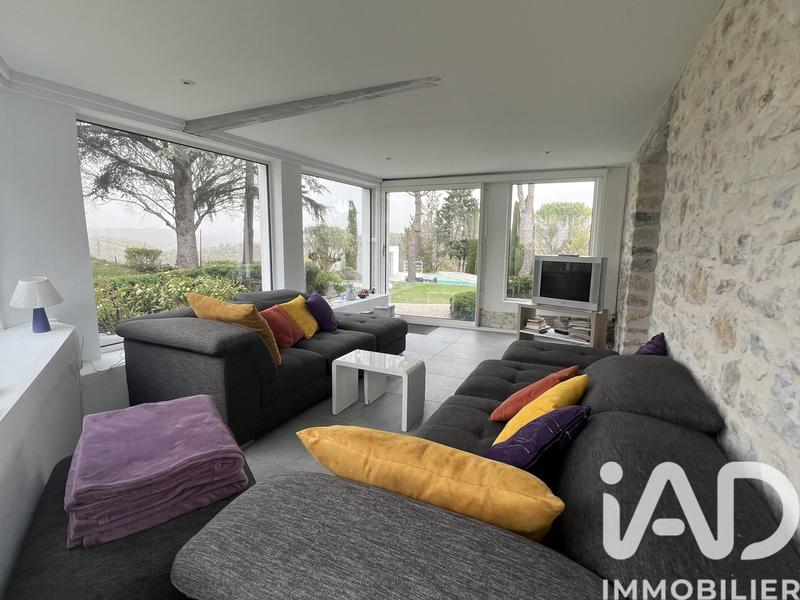 Maison - 228 m² - 8 pièces