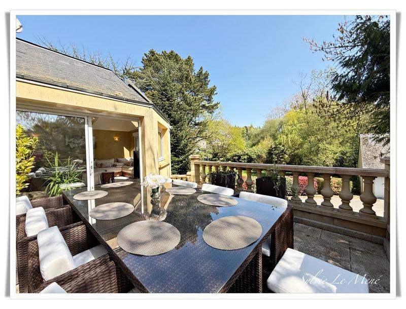 Maison - 290 m² - 12 pièces