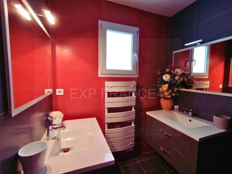 Maison - 254 m² - 10 pièces