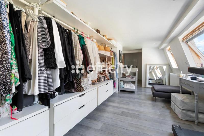 Maison - 230 m² - 8 pièces