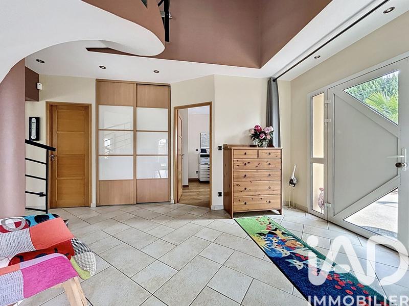 Maison - 225 m² - 8 pièces