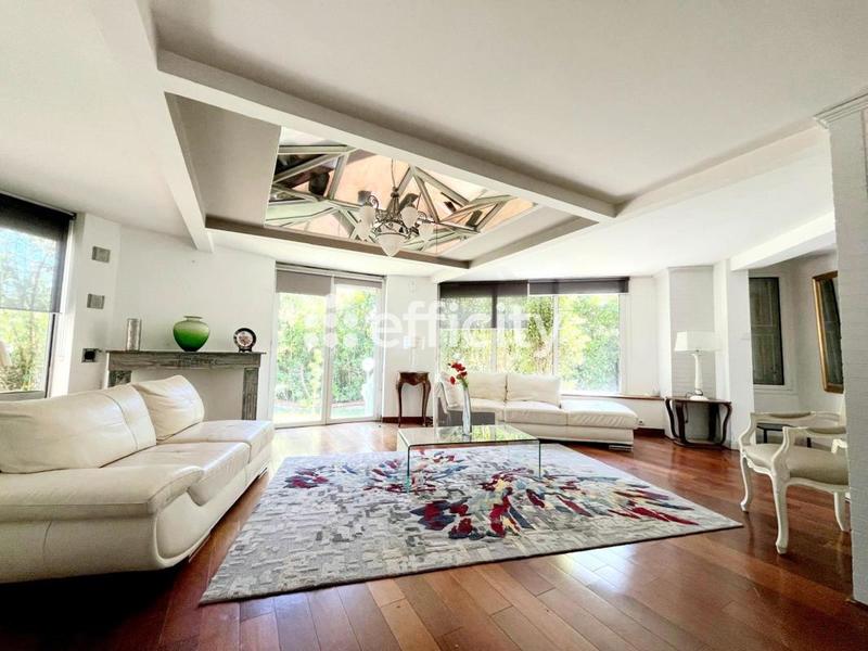 Maison - 220 m² - 7 pièces