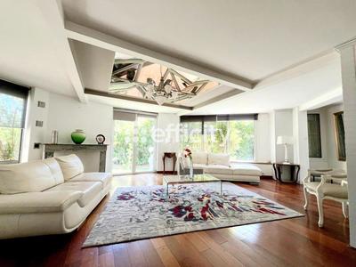 Maison - 220 m² - 7 pièces