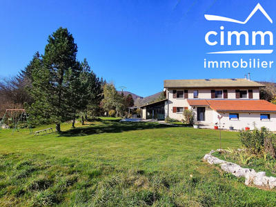 Maison - 215 m² - 7 pièces