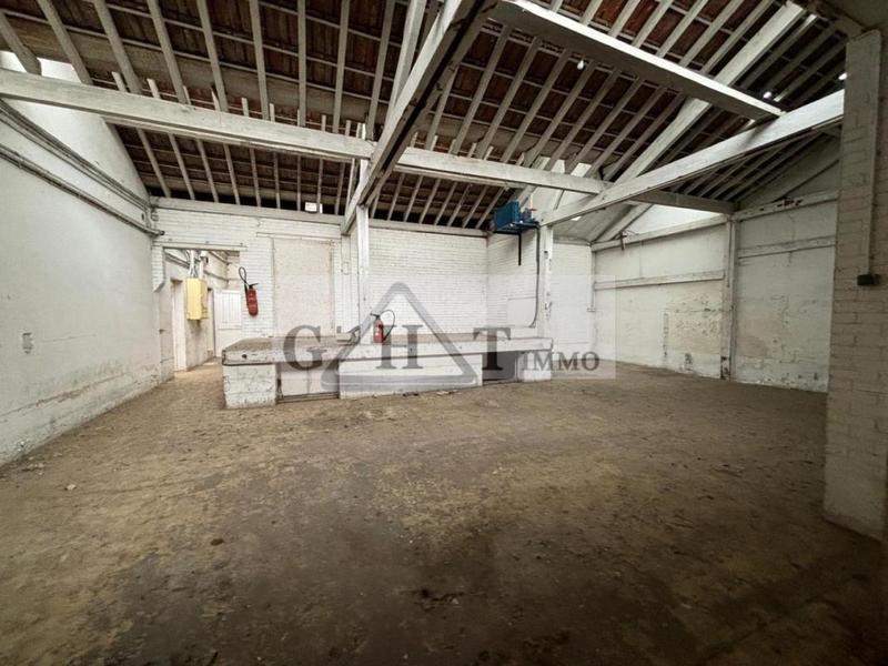 Entrepôt - 1 075 m²