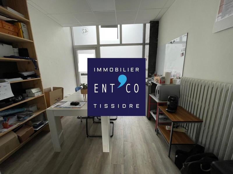 Local commercial - 82 m² - 4 pièces