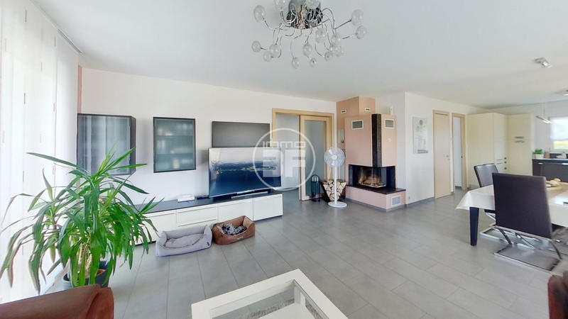 Maison - 260 m² - 6 pièces