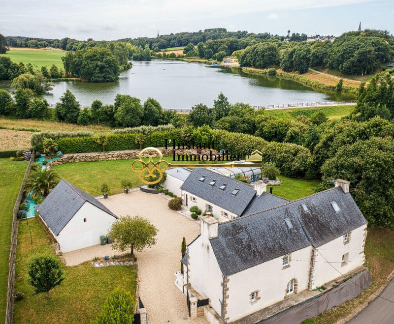 Demeure - 271 m² - 10 pièces