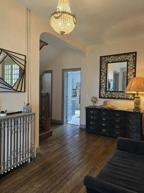 Maison - 290 m² - 9 pièces