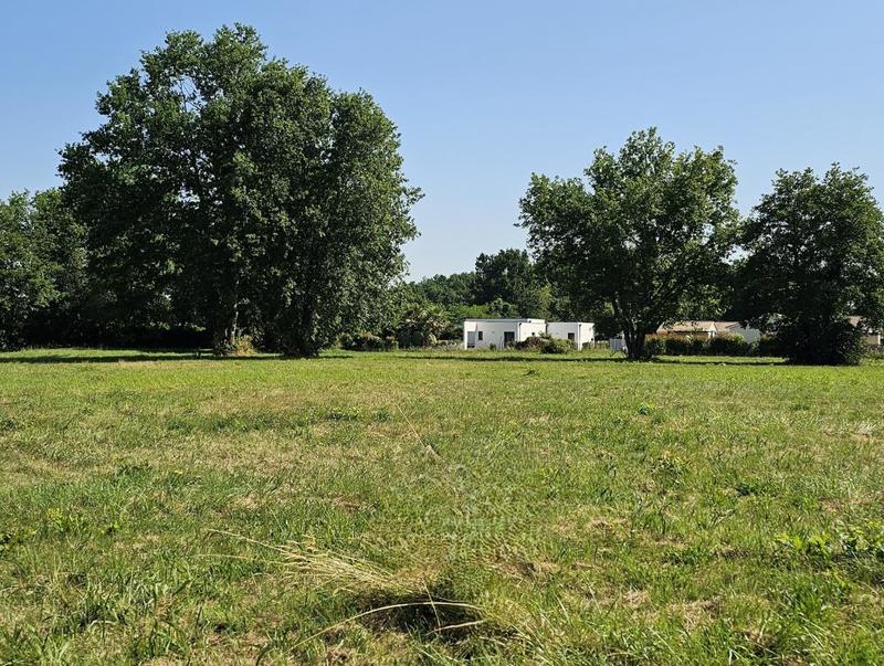 Terrain constructible - 700 m²