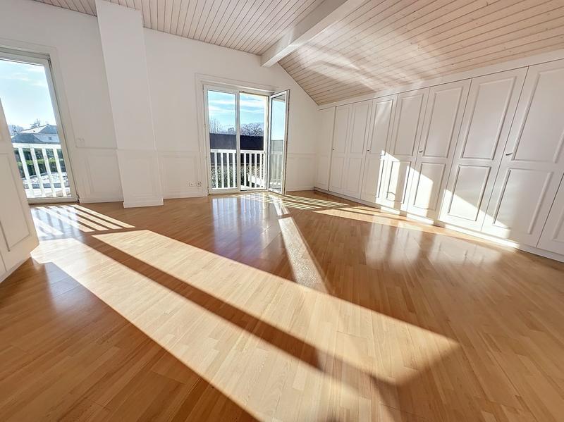 Maison - 222 m² - 7 pièces