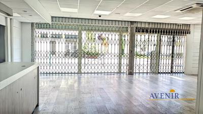 Local commercial - 116 m² - 1 pièce