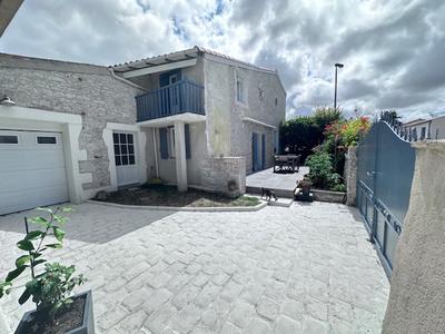 Maison - 180 m² - 8 pièces