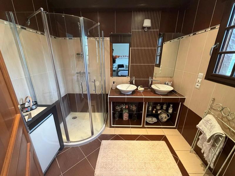 Maison - 200 m² - 6 pièces