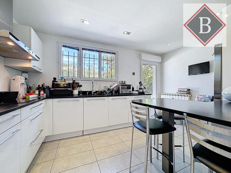 Maison - 181 m² - 7 pièces