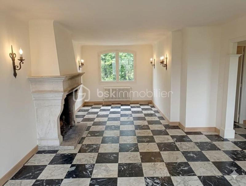 Maison traditionnelle - 194 m² - 7 pièces