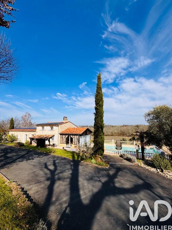 Maison - 211 m² - 7 pièces