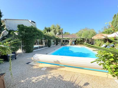 Maison - 326 m² - 10 pièces