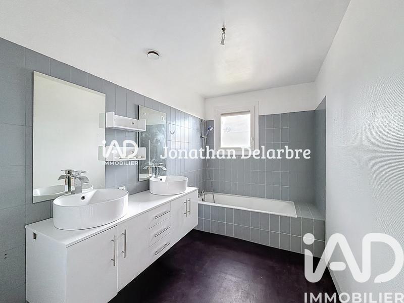 Maison - 220 m² - 8 pièces