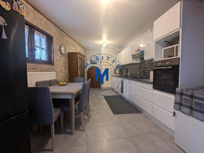 Maison - 99 m² - 5 pièces