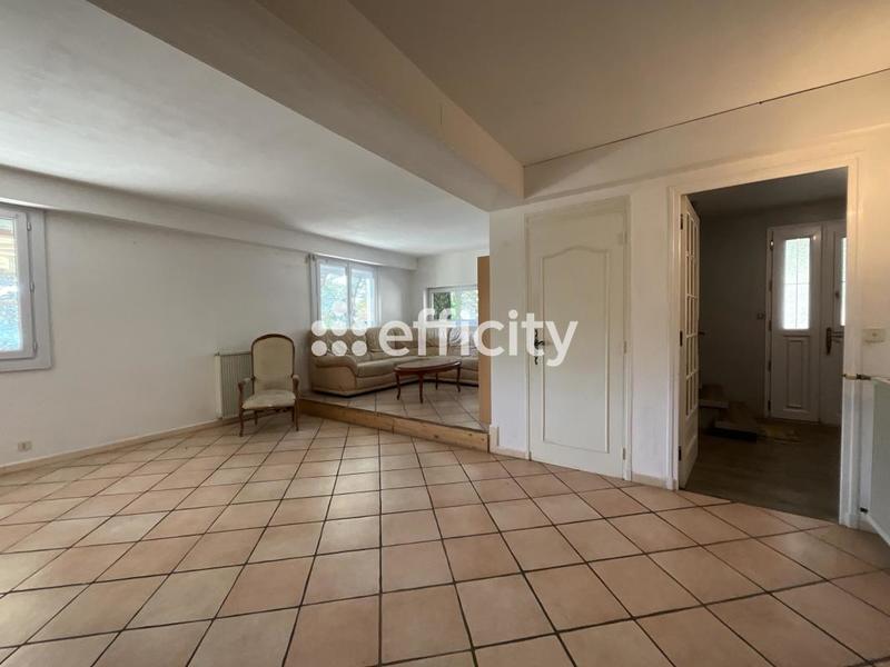 Maison - 215 m² - 11 pièces