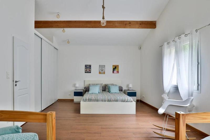 Maison - 220 m² - 5 pièces