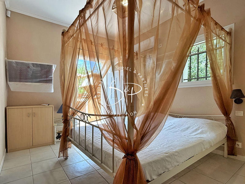 Maison - 244 m² - 7 pièces