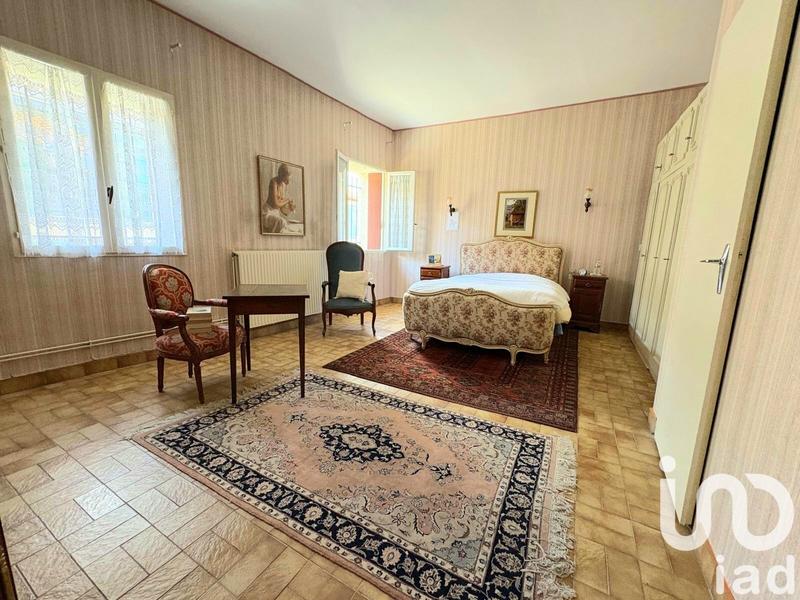 Maison - 330 m² - 10 pièces