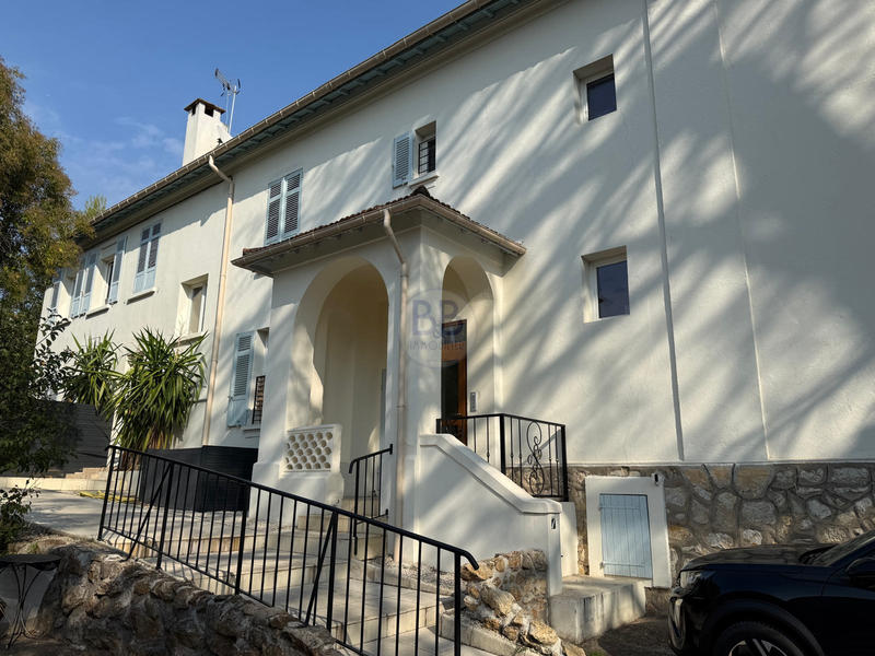 Immeuble - 740 m² - 40 pièces