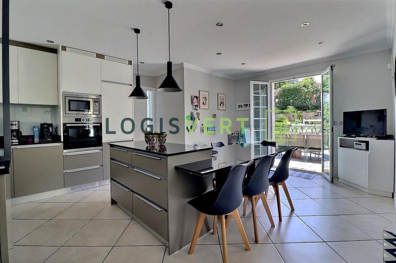 Maison - 352 m² - 8 pièces