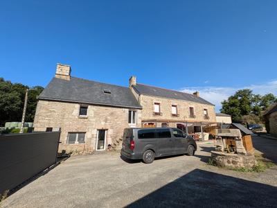 Corps de ferme - 243 m² - 6 pièces