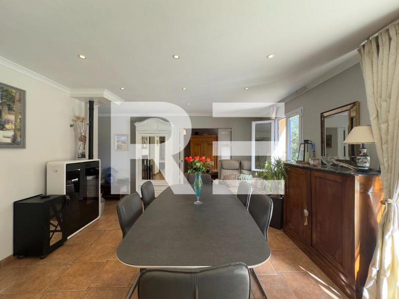 Villa - 188 m² - 9 pièces