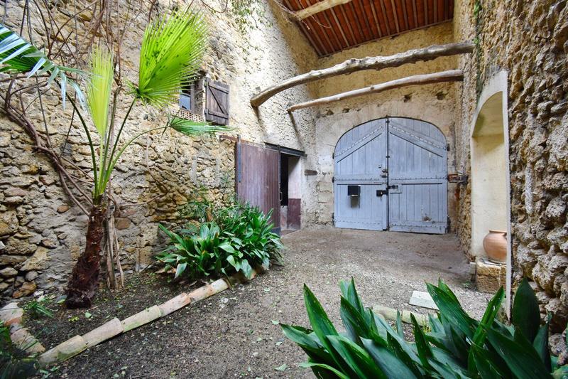 Maison - 391 m² - 12 pièces