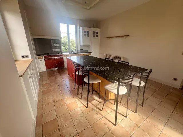 Maison - 280 m² - 10 pièces