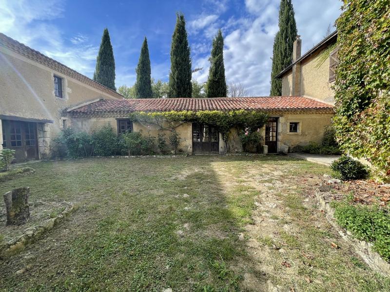 Maison - 400 m² - 11 pièces