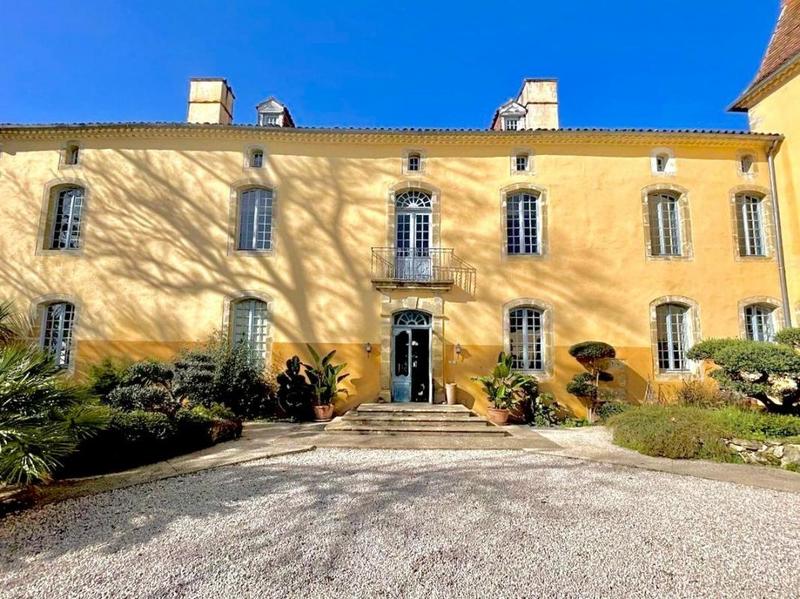 Château - 1 600 m² - 50 pièces