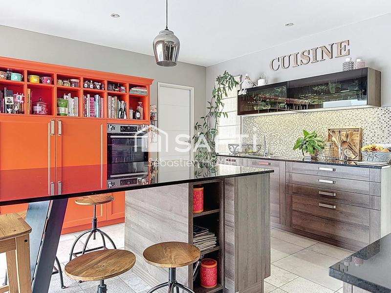 Maison - 204 m² - 5 pièces